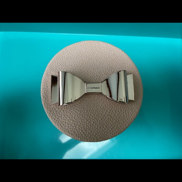 MAC Iridescent Powder Silver Dusk - Picture 4 of 5